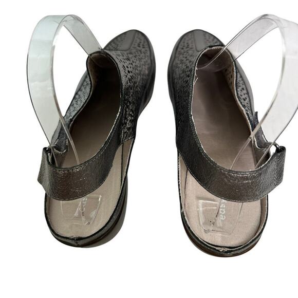 Easy Spirit 9.5 Silver Leather Closed Toe Cut out Flats Velcro Sling back Shoes - Picture 5 of 10